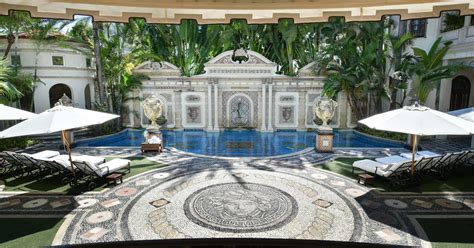 who inherited gianni versace estate.